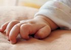 Mãe investigada pela morte da filha de três meses em 2003 é presa aos 51 anos