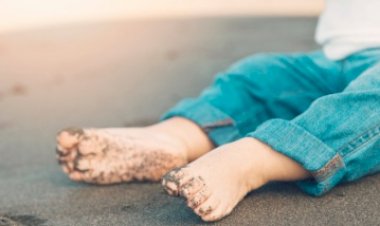 Criança de 2 anos é encontrada andando em avenida a procura de pai