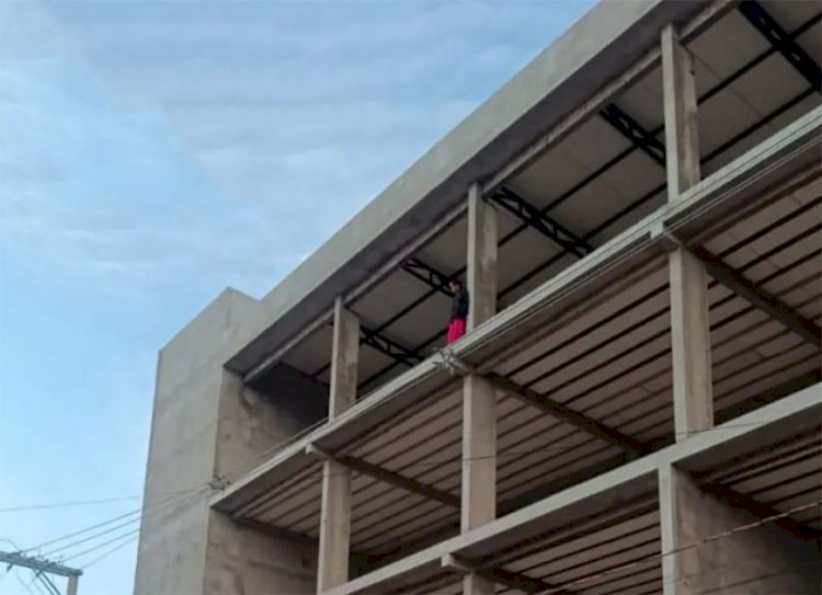 A​dolescente de 14 anos ameaça se jogar de prédio e é impedida por morador em Confresa (MT)