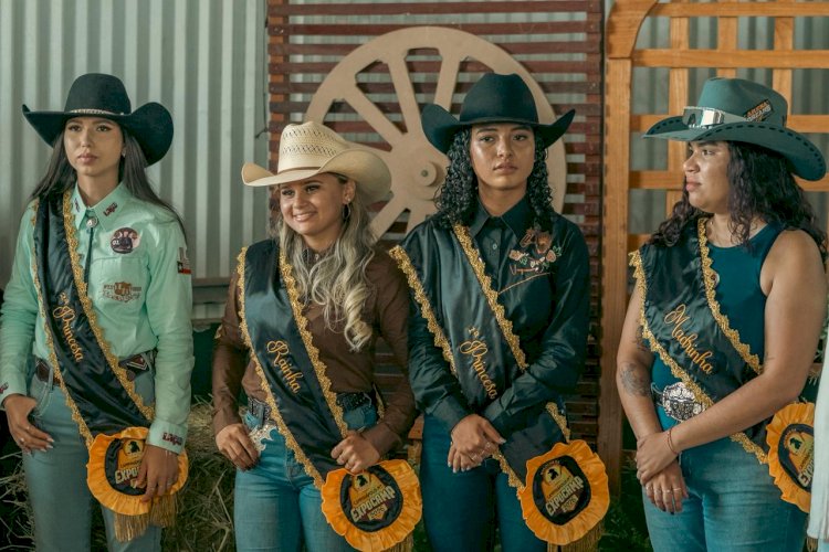 Cavalgada abre programação da Expocamp 2026 e consagra Rhandrya Moraes como rainha do evento; vídeo
