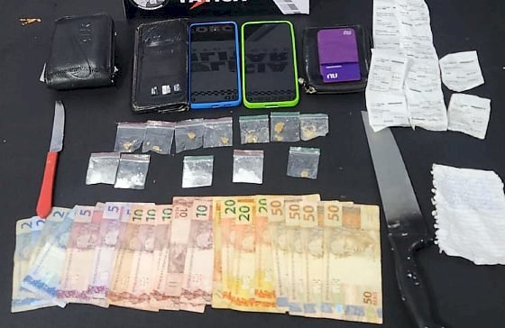 Casal é preso com drogas, dinheiro e materiais do tráfico em Barra do Garças